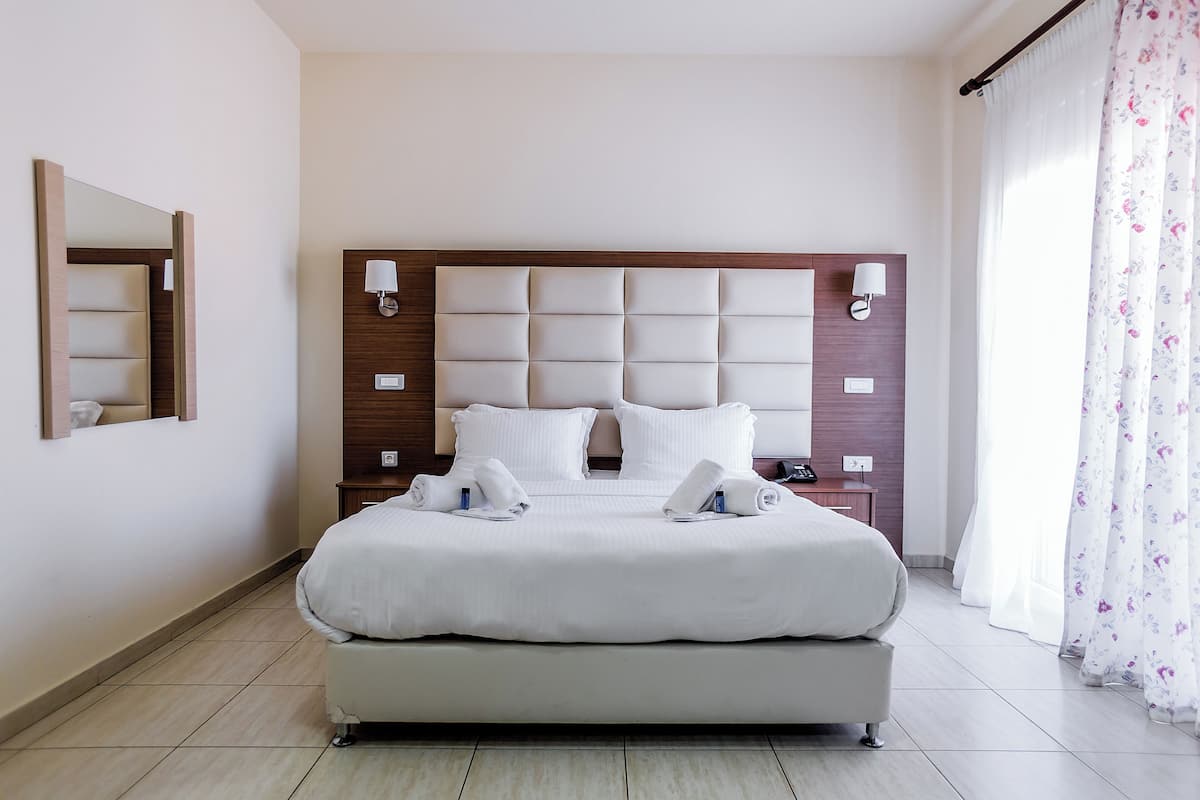 standard double room | in-room safe, soundproofing, iron/ironing board, free wifi