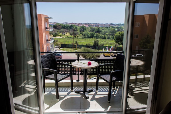 Standard Family Room | Terrass/Patio