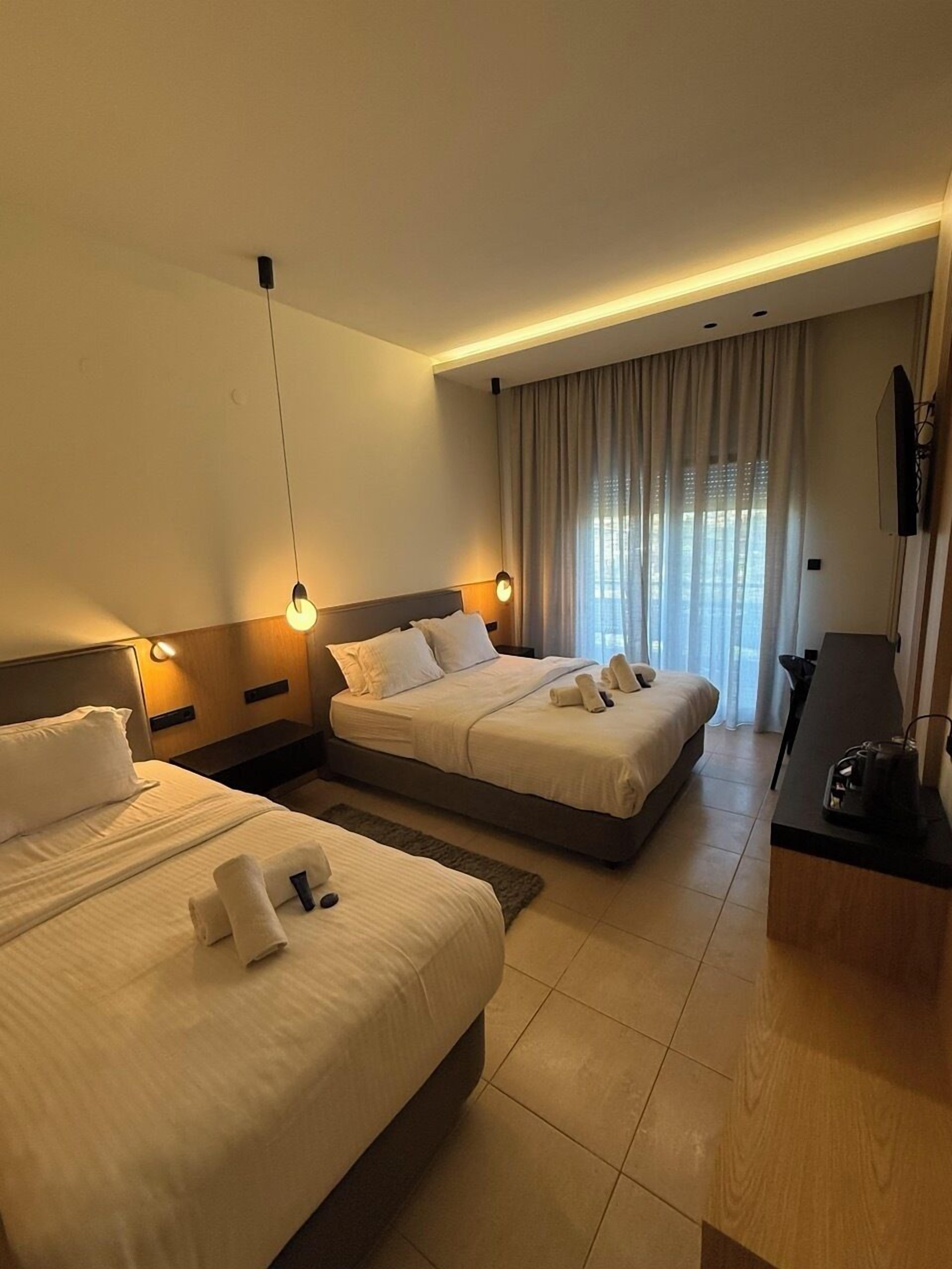 豪華三人房 | 客房內保險箱、隔音、熨斗/熨衣板、免費無線上網