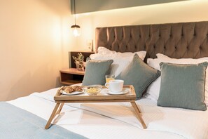 King Suite with Spa Bath | Peti besi dalam bilik, kalis bunyi, seterika/papan seterika 