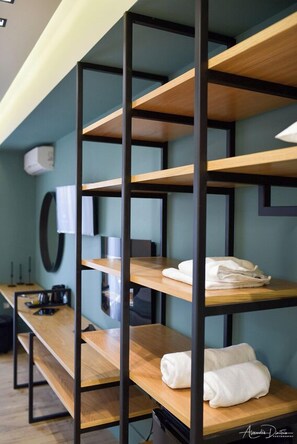 Suite with Spa Bath | Living area | Flat-screen TV - Thalassa Apart Hotel (Alexandroupoli)