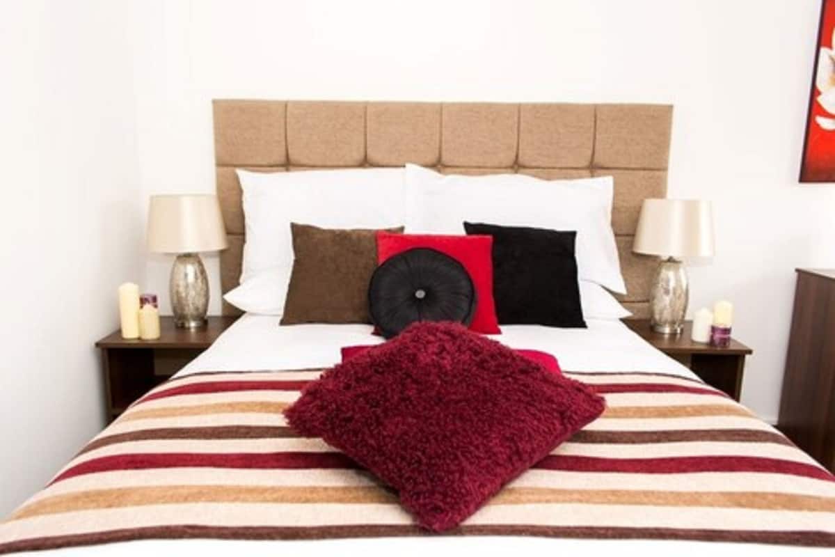 In-room safe, desk, soundproofing, iron/ironing board
