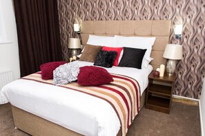 Caja de seguridad en la habitación y escritorio