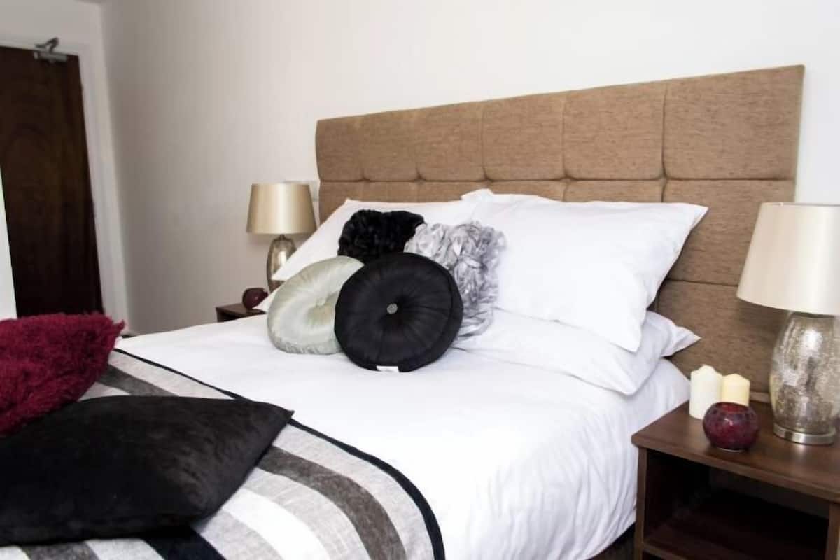 In-room safe, desk, soundproofing, iron/ironing board