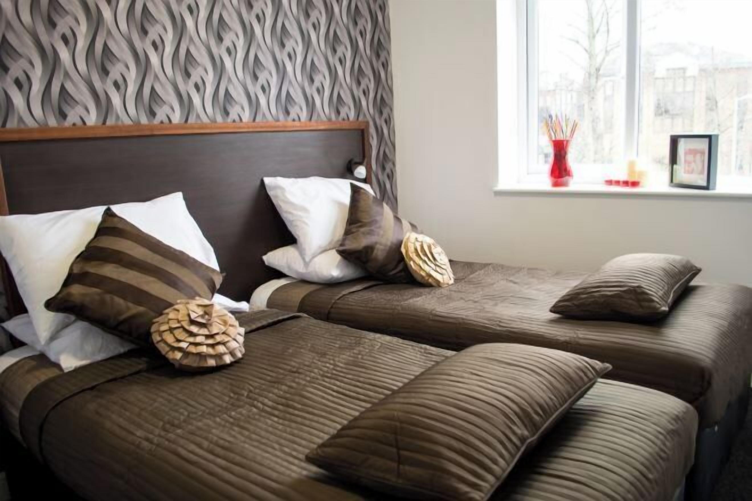 Safe på rommet, skrivebord, lydisolert og strykejern/-brett