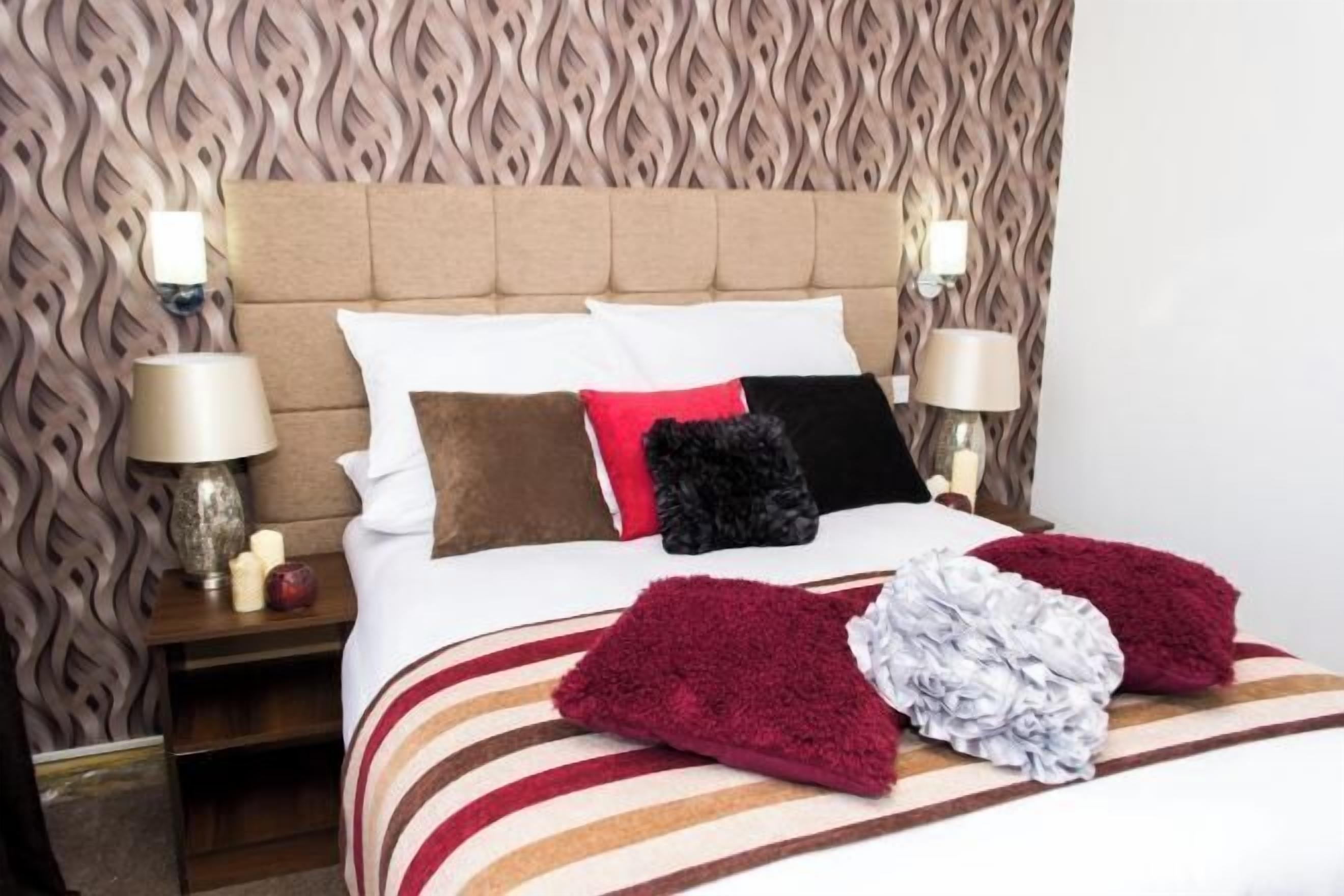 Safe på rommet, skrivebord, lydisolert og strykejern/-brett