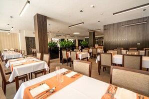 Desayuno buffet incluido todos los días 