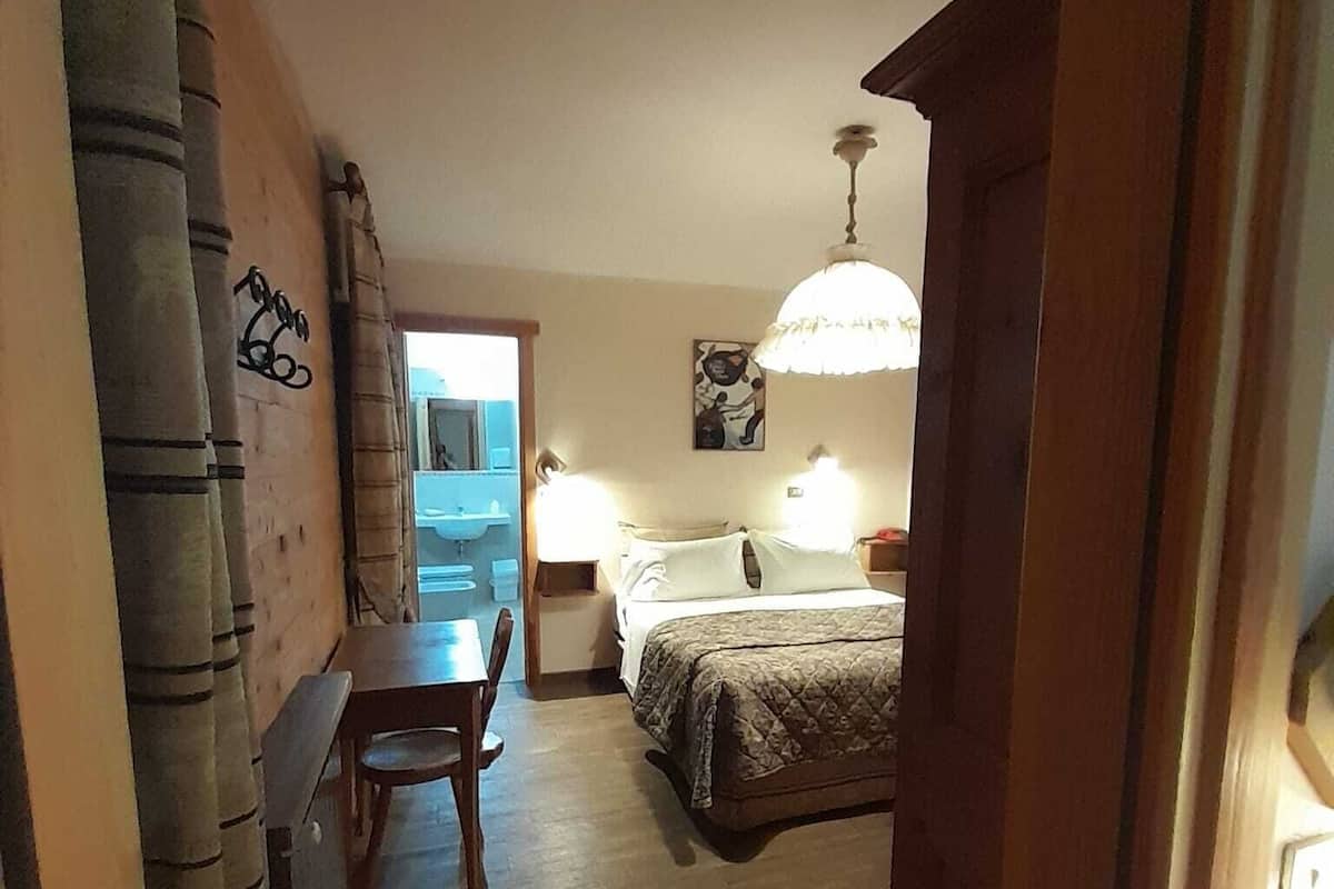 Economy Quadruple Room | Soundproofing, free WiFi, bed sheets