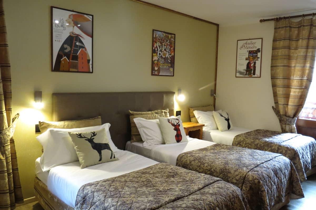 Soundproofing, free WiFi, bed sheets