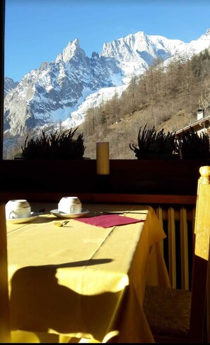 Petit déjeuner buffet (25 EUR par personne)