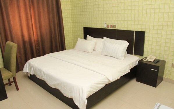 Executive Room (3) | Desk, iron/ironing board, free WiFi