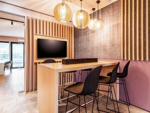 Bar (on property) - B&B HOTEL Salzburg-Süd (Puch bei Hallein)