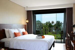 Suite, havutsikt | Sengetøy av topp kvalitet, safe på rommet, skrivebord og lydisolert