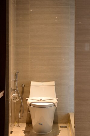 Suite, Ocean View | Bathroom