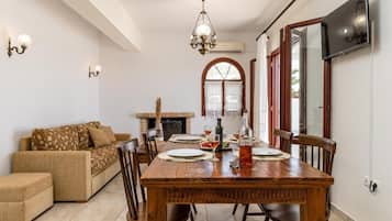 Vila panorâmica, 3 quartos | Sala de jantar