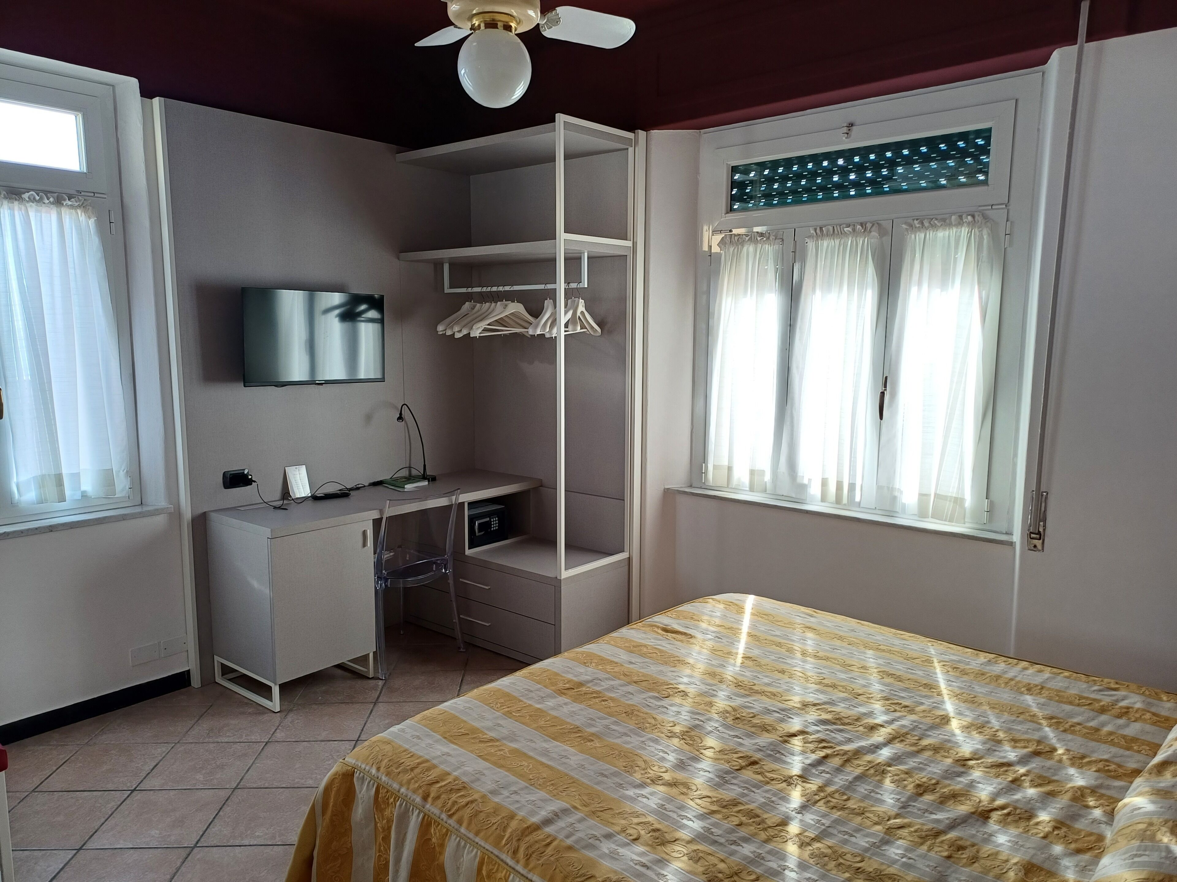 Camera Deluxe vista mare con letto matrimoniale o 2 letti singoli | Minibar, in-room safe, desk, free WiFi