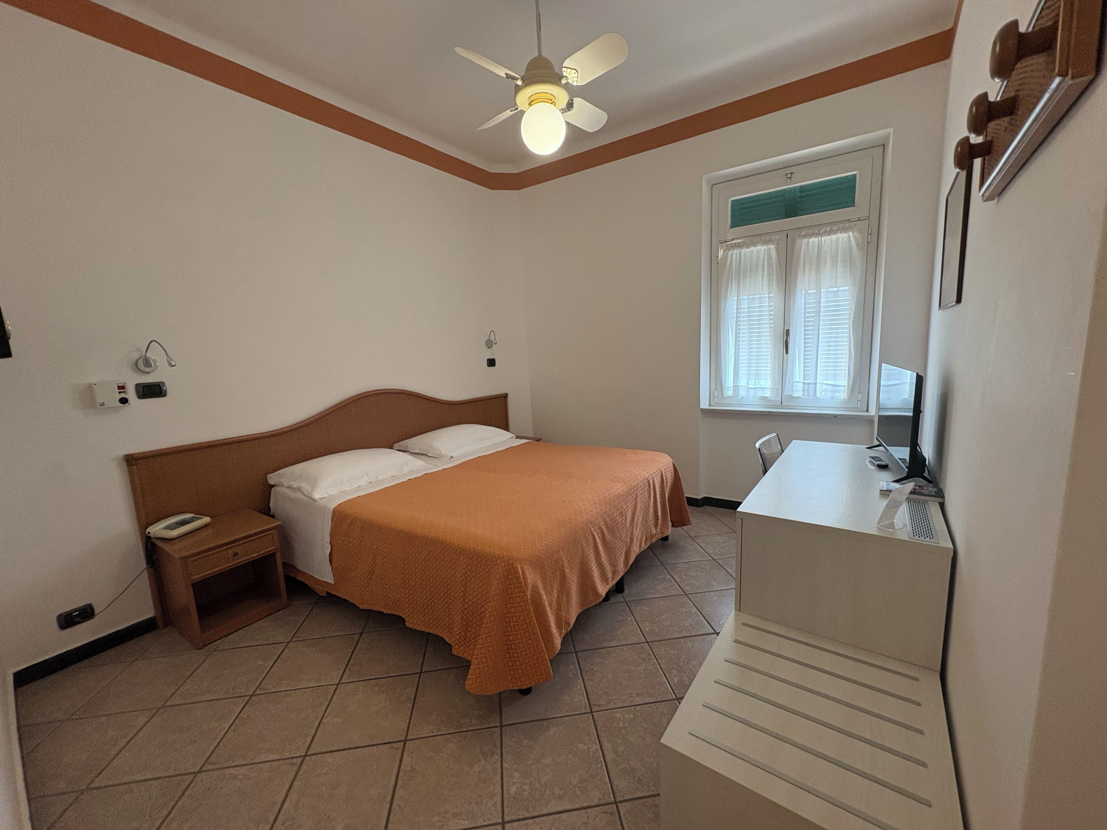 Classic Double or Twin Room | Minibar, in-room safe, desk, WiFi (free)