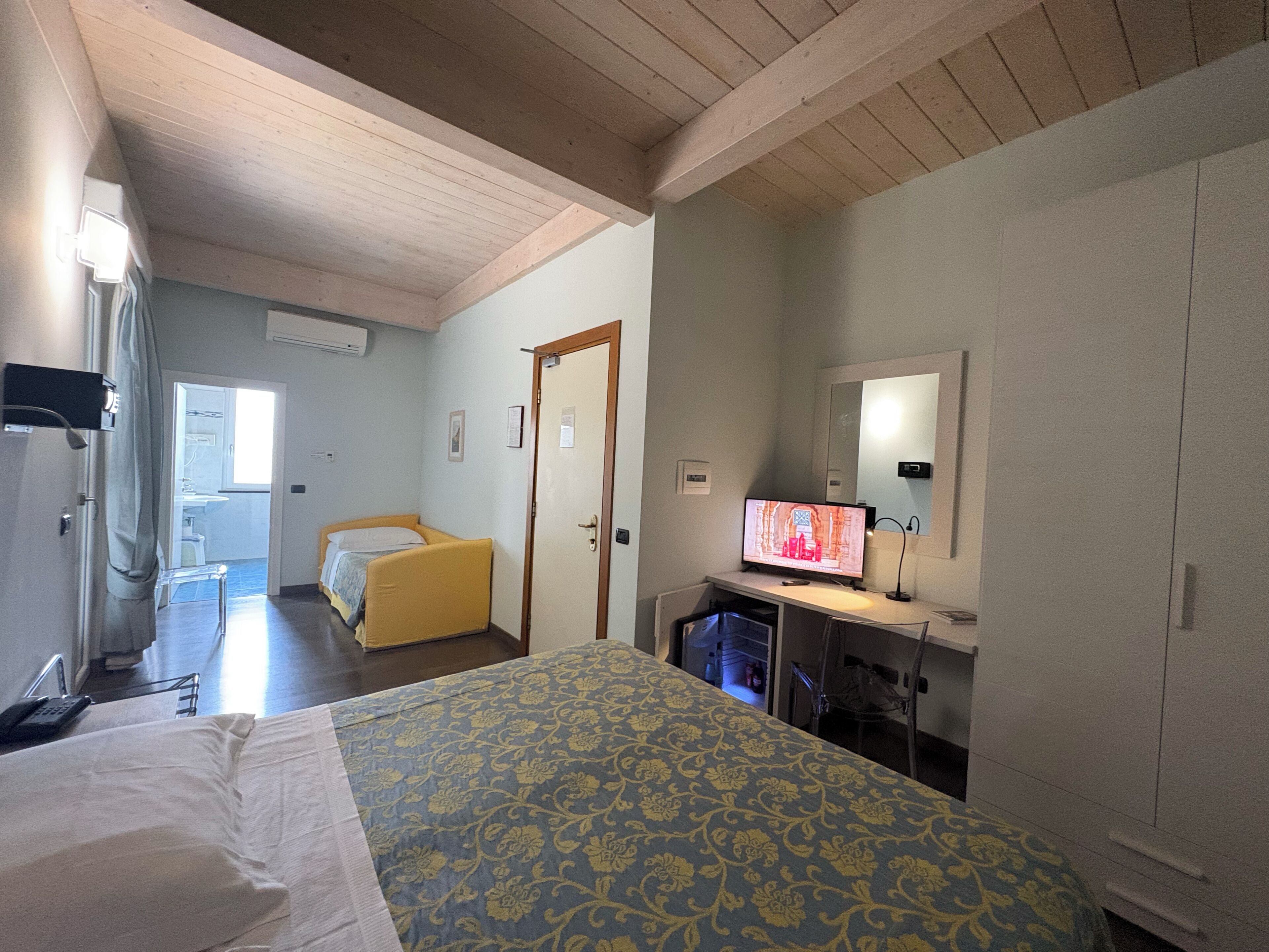 Terrace Room | Minibar, in-room safe, desk, WiFi (free)