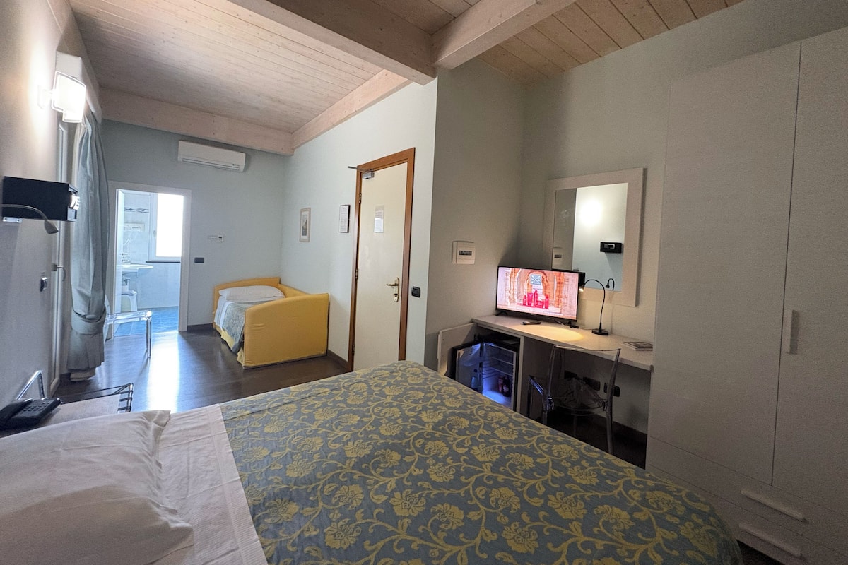Terrace Room | Minibar, in-room safe, desk, WiFi (free)