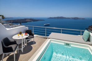 Junior Suite, Heated Tub, Sea View | Premium bedding, minibar, in-room safe, soundproofing