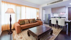 アパートメント 2 ベッドルーム | 2 室のベッドルーム、デスク