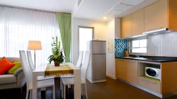 Apartment, 2 Bedrooms | Private kitchen