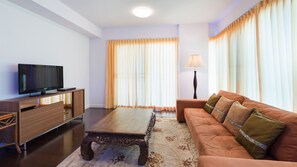 아파트, 침실 2개 | 거실 공간 | 평면 TV