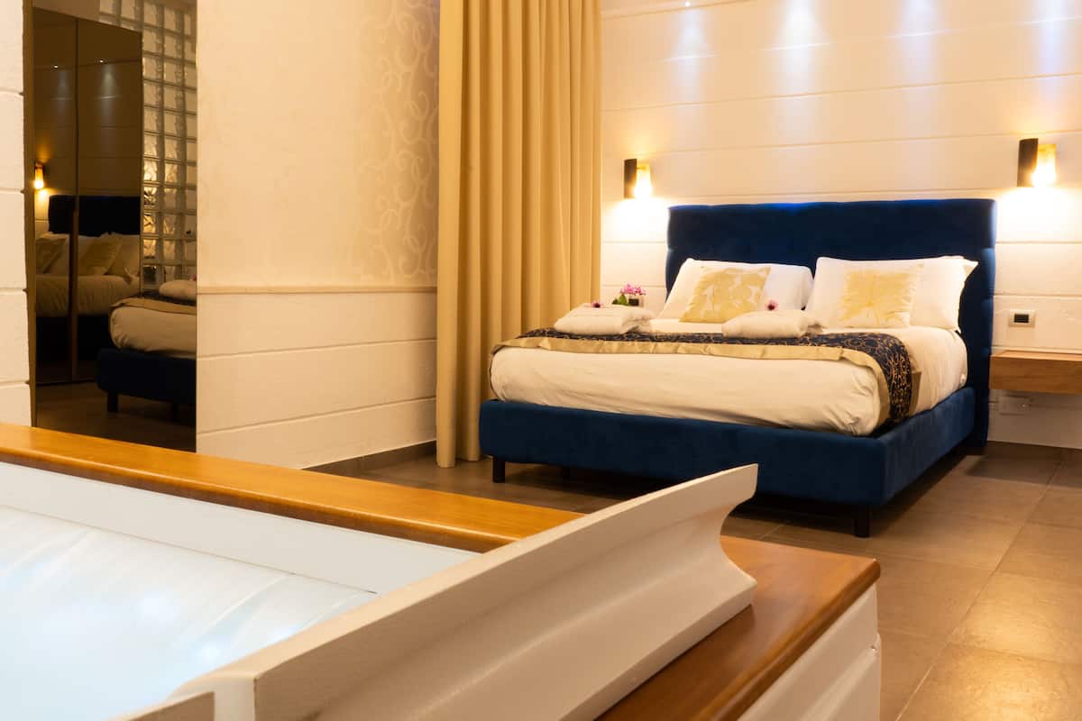 1 bedroom, premium bedding, minibar, in-room safe