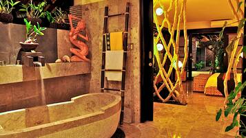 Vila, 2 kamar tidur, kolam renang pribadi | Kamar mandi | Bathtub dan shower terpisah dan pancuran hujan