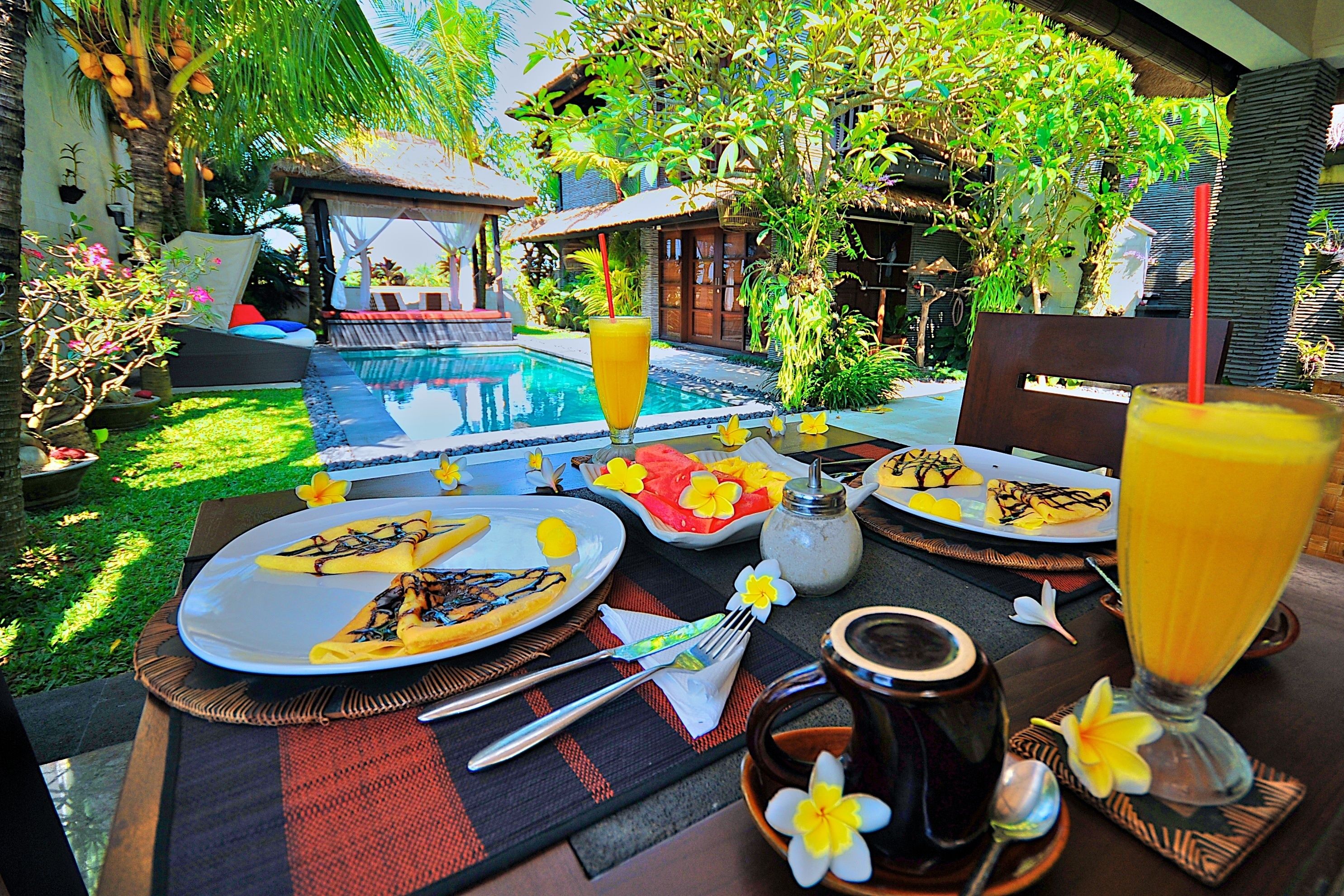 Free daily full breakfast 