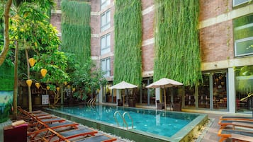 Kolam renang outdoor