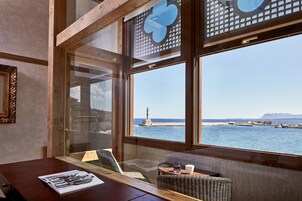 Μίνι μπαρ, χρηματοκιβώτιο στο δωμάτιο, κουρτίνες συσκότισης 