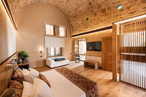 独特套房 | 迷你吧、客房内保险箱、遮光窗帘、熨斗/熨板