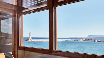Suíte lua de mel, sacada, vista para o mar | Terraço/pátio