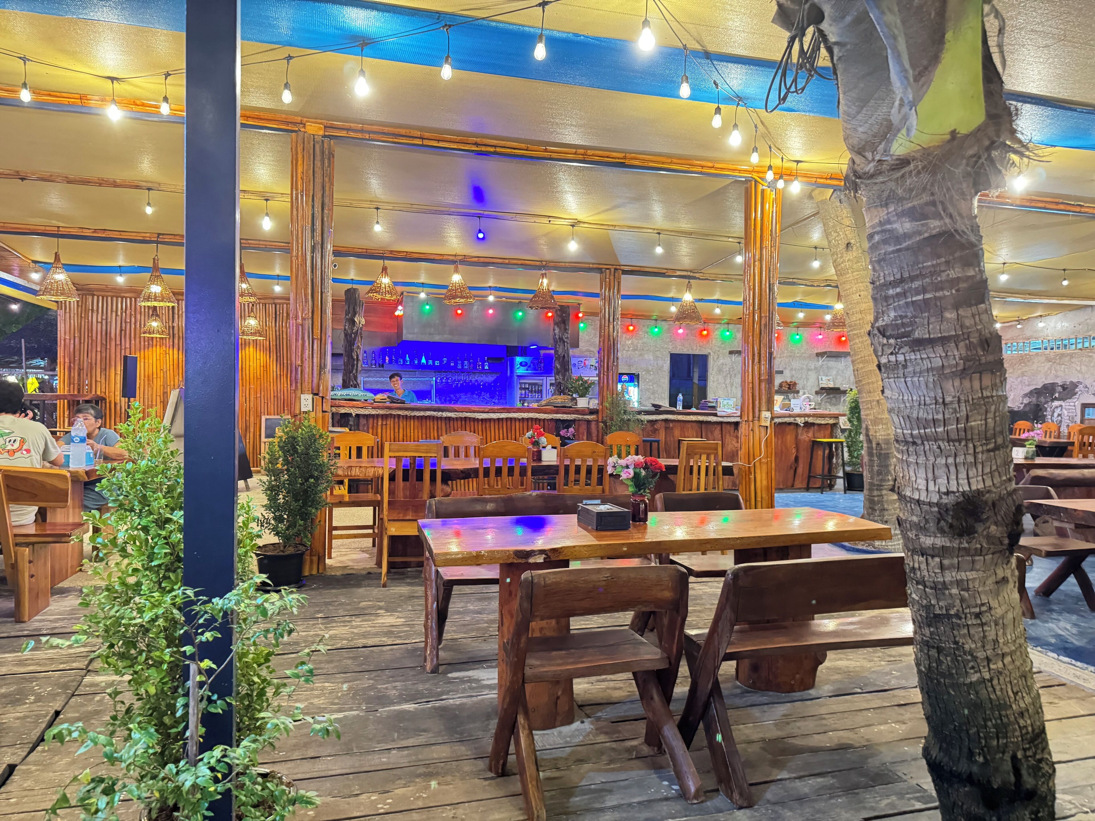 Breakfast, lunch, dinner served; international cuisine, beach views 