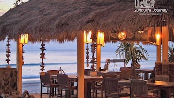 Petit déjeuner, déjeuner et dßner servis sur place, vue sur la plage