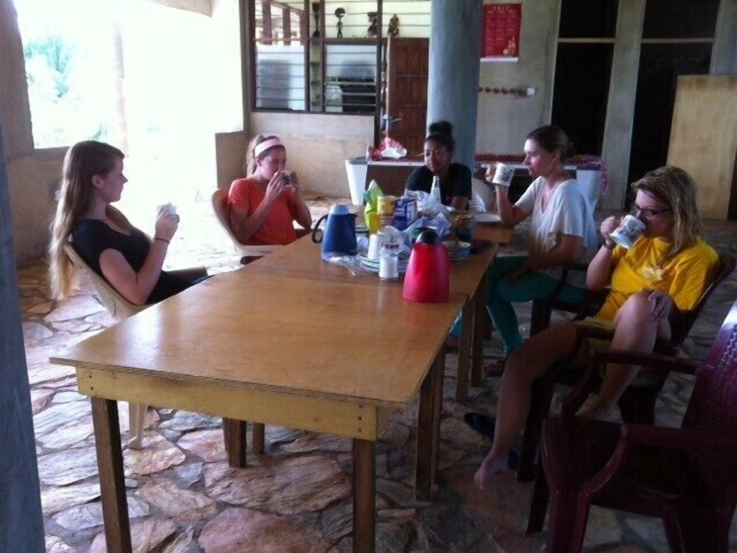 Desayuno continental (EUR 3 por persona) 