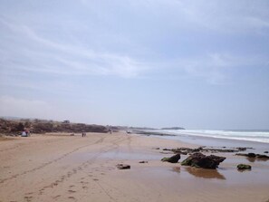 In Strandnähe, weißer Sandstrand