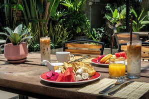 Daily English breakfast for a fee - Onederz Hostel Siem Reap (Siem Reap)
