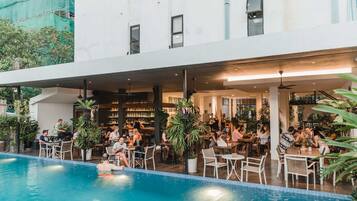 Poolbar
