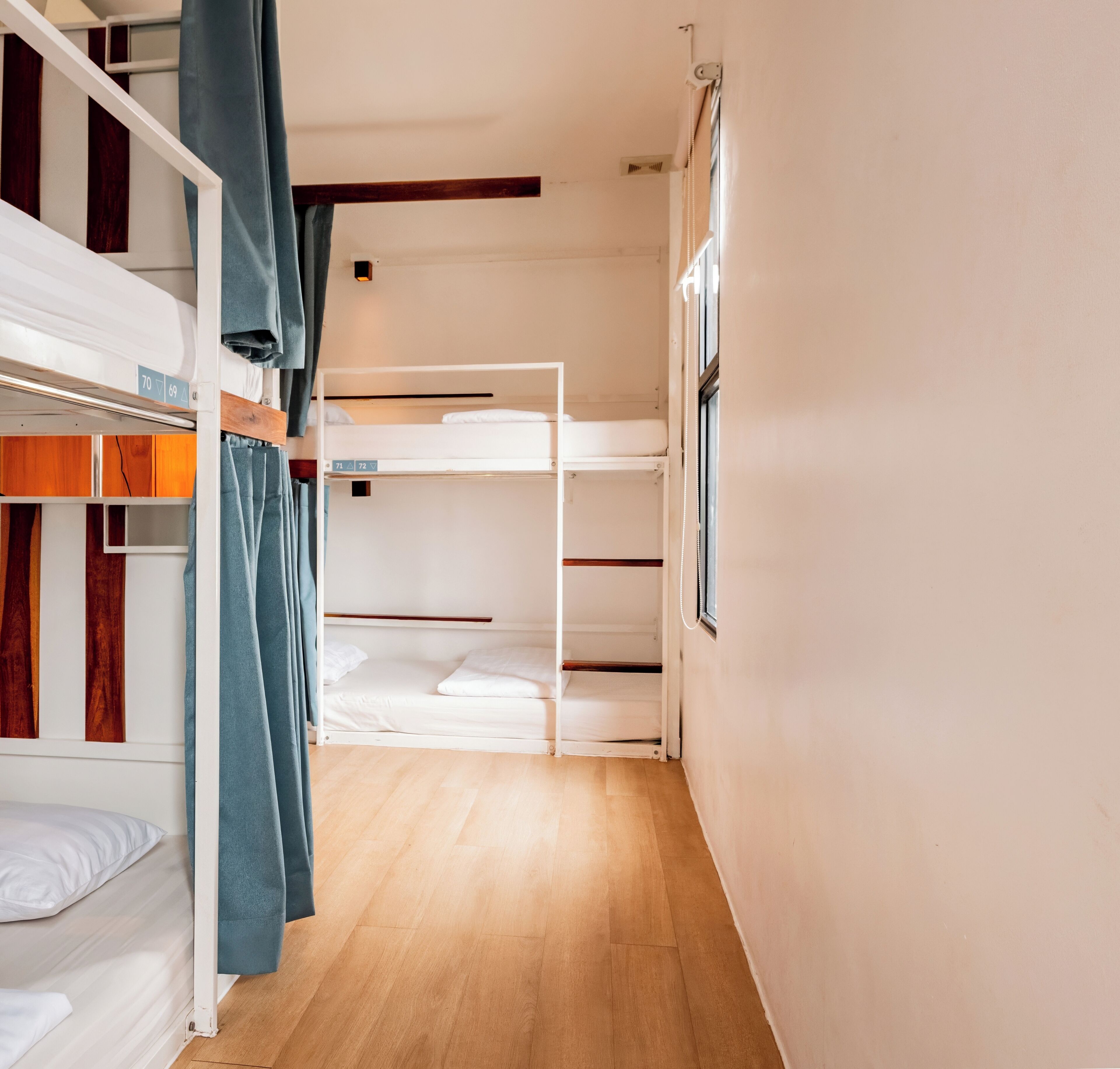 4 Bed Female Dorm | Desk, soundproofing, free WiFi, bed sheets