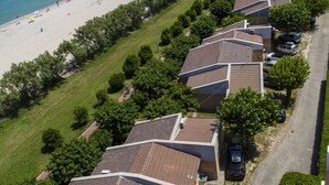A residential area with houses, a beach, and a road. - Residence Casabianca (Fermo)
