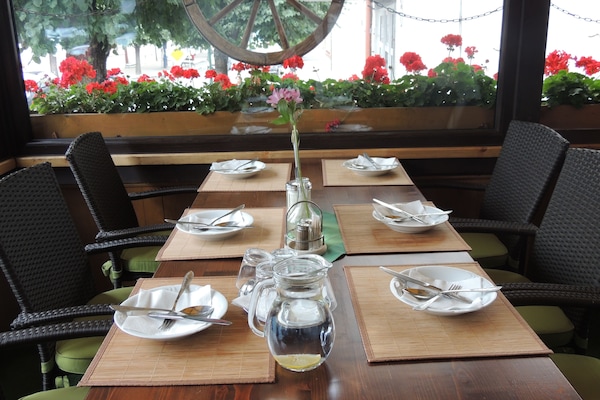 Tempat makan outdoor