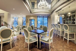 Bar (on property) - Eurostars Porto Douro (Porto)