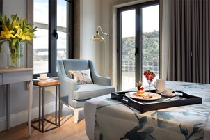 小型套房 | 迷你吧、客房内保险箱、办公桌、隔音