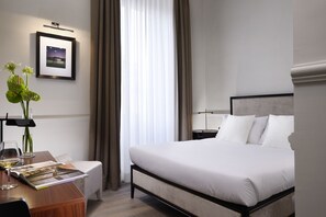 Deluxe Double Room - Gens Luxury Suites (Rome)