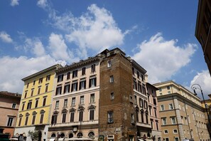 Front of property - Gens Luxury Suites (Rome)
