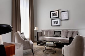 Suite | Hochwertige Bettwaren, Minibar, Zimmersafe, Schreibtisch