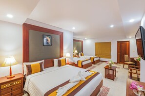 Kamar Keluarga | 1 kamar tidur, minibar, brankas, dan meja kerja