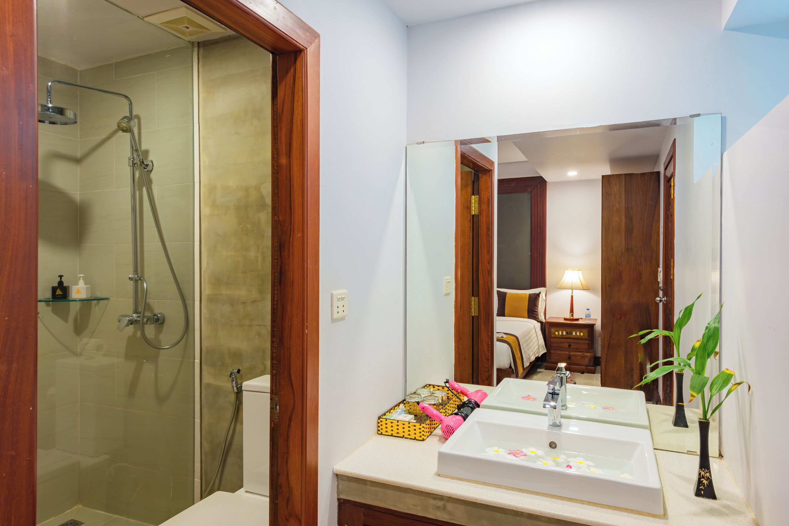 family room | 1 bedroom, minibar, in-room safe, desk